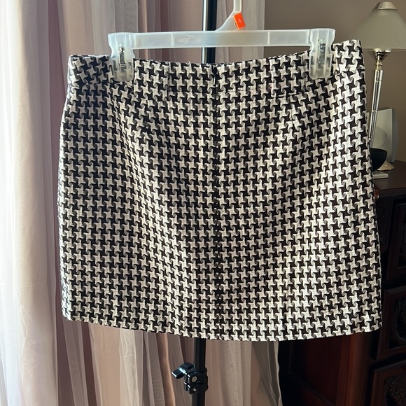 Brown and Cream Houndstooth Micro Mini Skirt - Picture 2 of 4